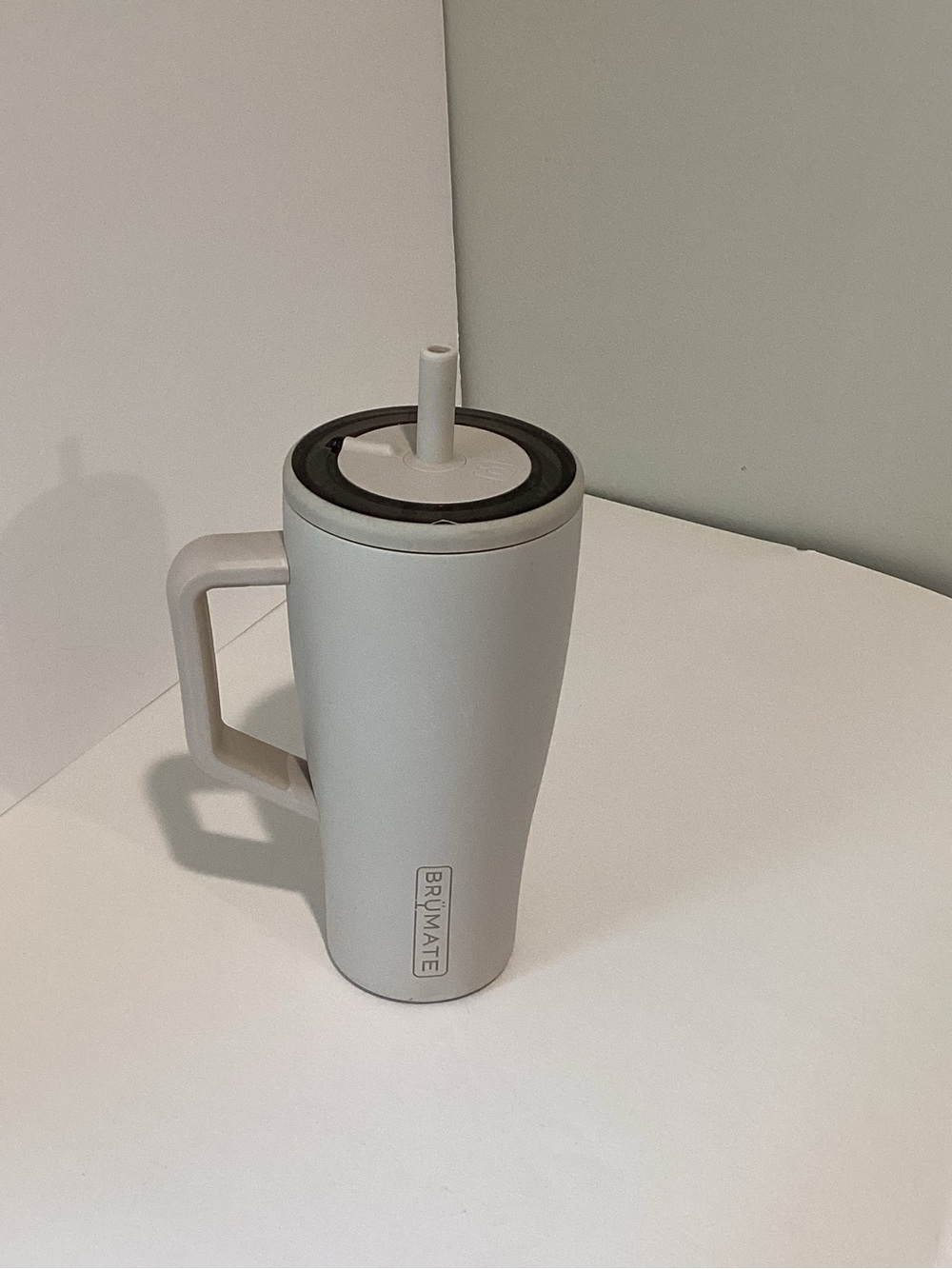 Brumate Insulated Travel Mug with Straw - Light Gray